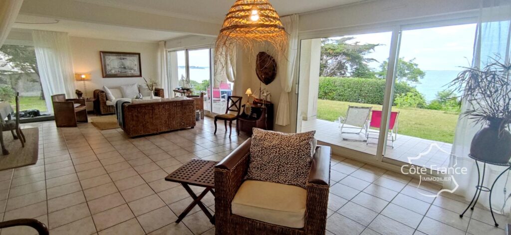Appartement duplex exceptionnel – 170 m2 face à la mer dans – 6 pièces – 4 chambres – 170 m²