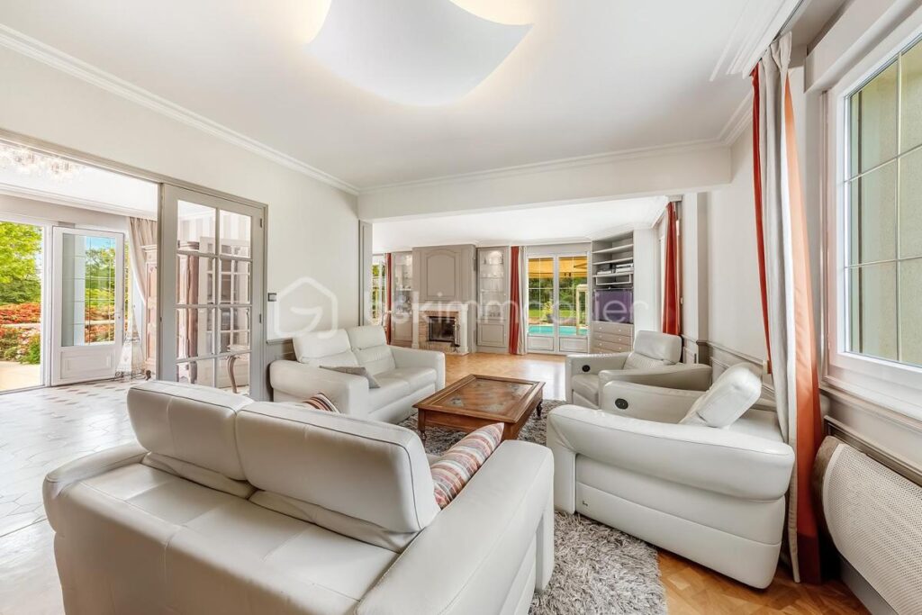 Maison d’exception de 200 m² avec piscine et domaine de 15 000 m² – Cadre naturel préservé – Le Mesnil-Roch (axe Rennes-Saint Malo) – 9 pièces – 5 chambres – 200 m²