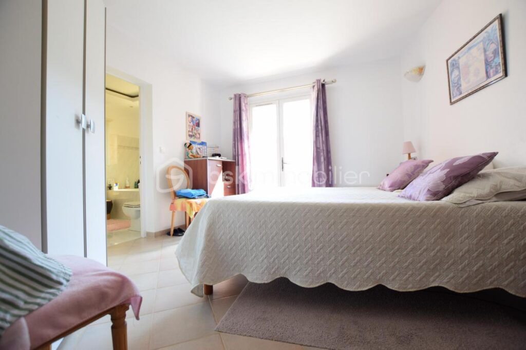 Superbe villa de 148 m2 sur une terrain de 2400 m2 – 5 pièces – 4 chambres – 148 m²