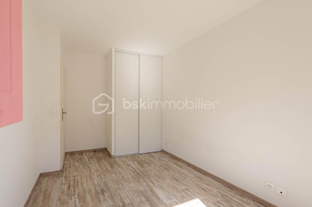 Joli T3 en étage avec terrasse couverte et vue dégagée / Stationnement privatif en sous-sol – 3 pièces – 2 chambres – 64 m²