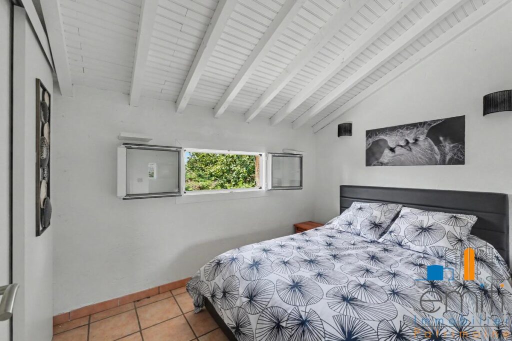 Maison – 6 pièces – 4 chambres – 186 m²