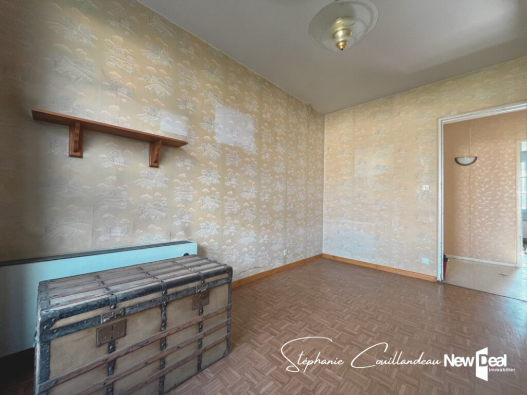 Grande maison à rénover sur grand terrain plat sur les hauteurs d’Aix les Bains – 7 pièces – 5 chambres – 177 m²