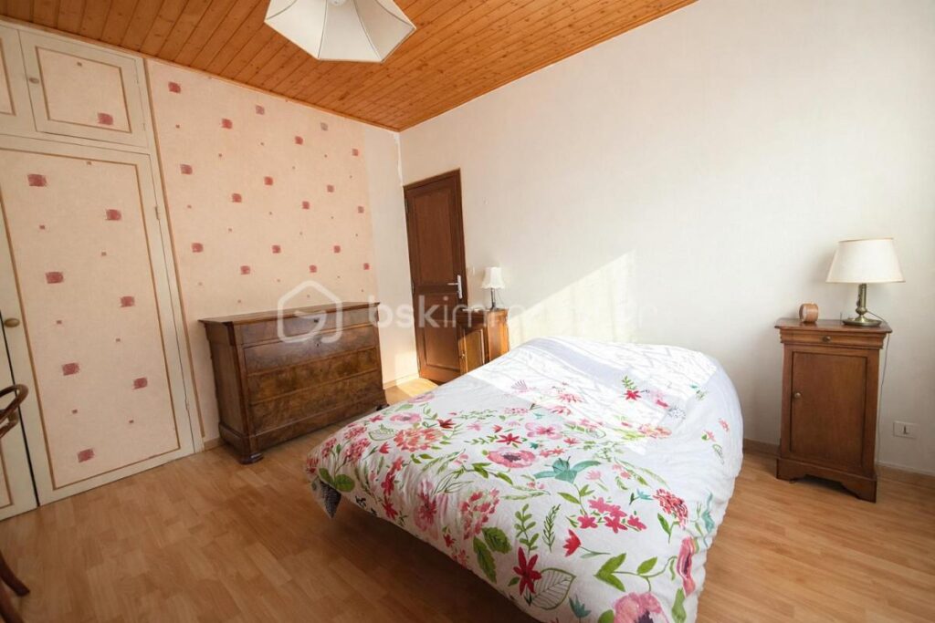 Maison familiale 183 m² avec piscine, grand terrain et vue nature – Rovon à proximité immédiate de Vinay – 6 pièces – 4 chambres – 183 m²