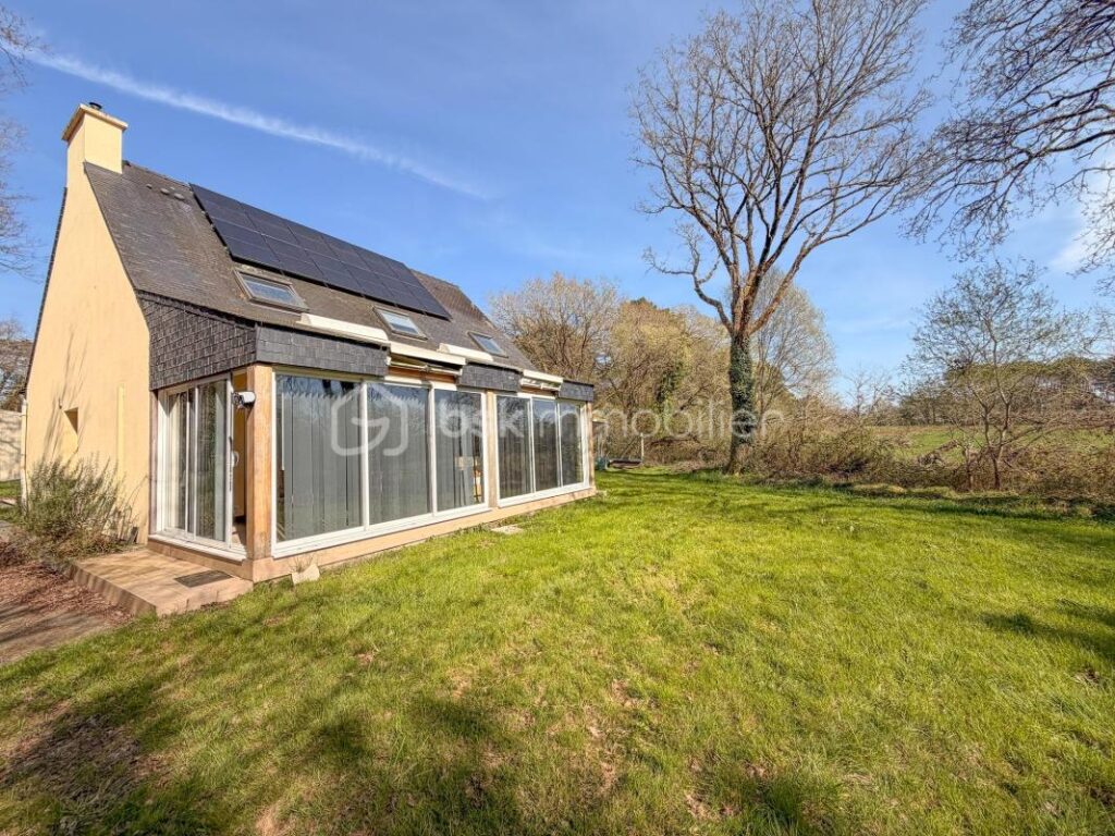 BRECH – Maison d&rsquo;environ 117 m2 habitables – 5 pièces – 3 chambres – 117 m²