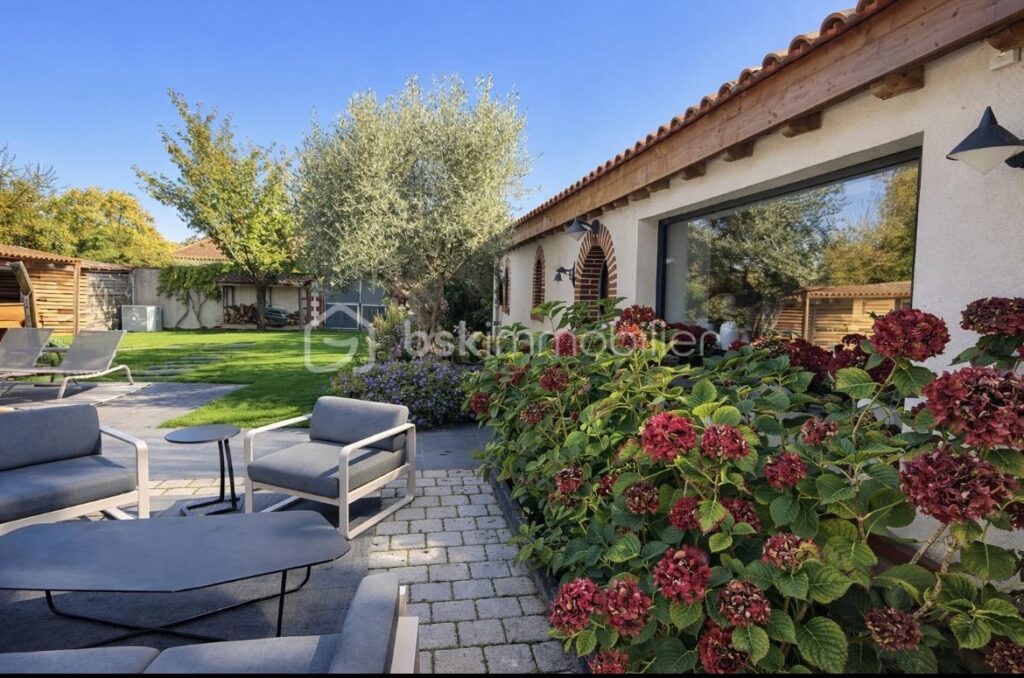 🏡 Longère d’exception – Propriété de prestige à Cholet – 397 m² – Parc d’1 hectare – 12 pièces – 5 chambres – 398 m²