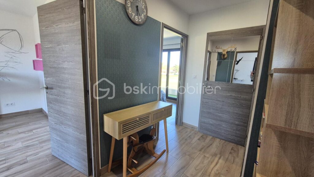 A VENDRE VILLA TROIS FACES DE 96M² SUR TERRAIN DE 394M A SAINT CYPRIEN – COTE VILLAGE – EN IMPASSE – TROIS CHAMBRES – DEUX PIECES D EAU – DEUX TOILETTES – BUANDERIE – PISCINE – TERRASSE – PROCHE DES ECOLES DES COMMERCES ET DES PLAGES – 5 pièces – 3 chambres – 96 m²