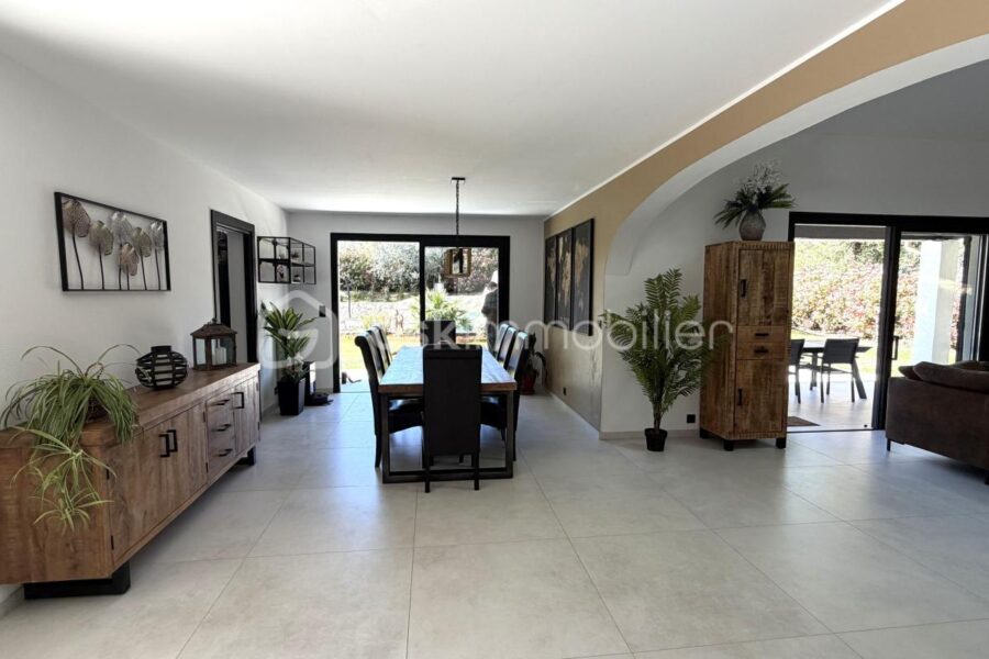 Maison à vendre à Roquefort les pins