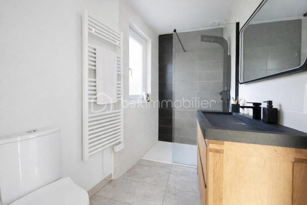 ENTRE ÉPERNON ET MAINTENON – MAISON RÉNOVÉE – ENVIRONNEMENT EXCEPTIONNEL AU CALME ABSOLU – 3 pièces – 2 chambres – 62 m²