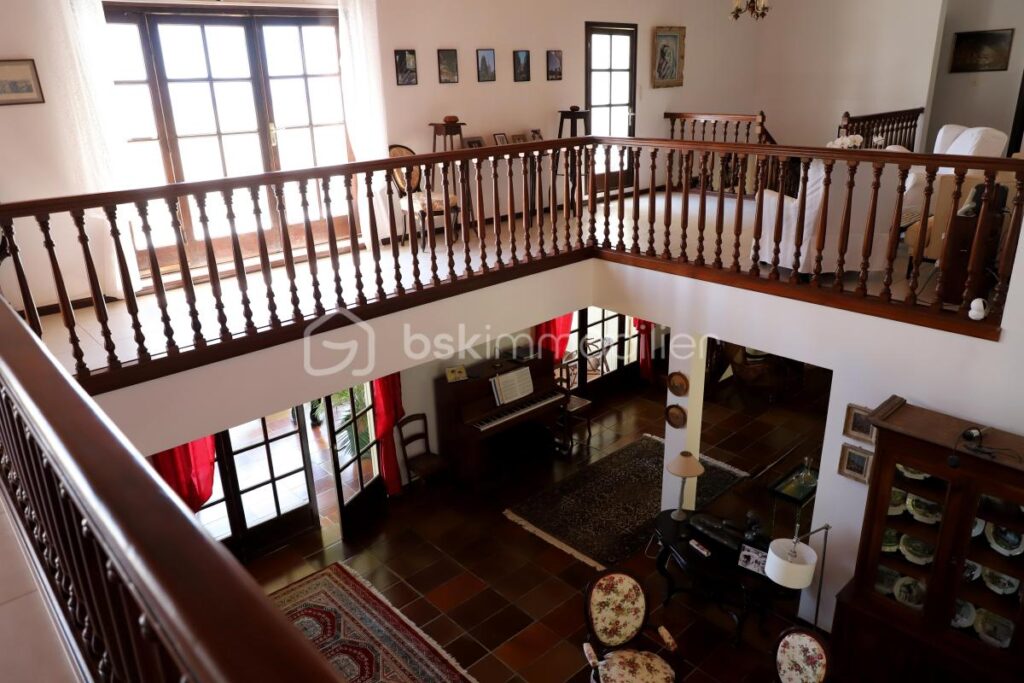 ✨ Villa d’exception avec vue mer – La Montagne (97417) – 7 pièces – 5 chambres – 350 m²