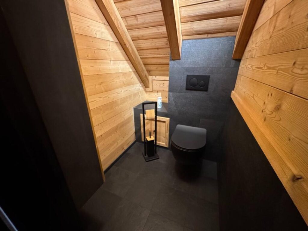 à vendre CHALET DE PRESTIGE — Auron, Station des Alpes-Maritimes 176 m² — 4 chambres — Vue imprenable sur le domaine skiable – 6 pièces – 4 chambres – 176 m²