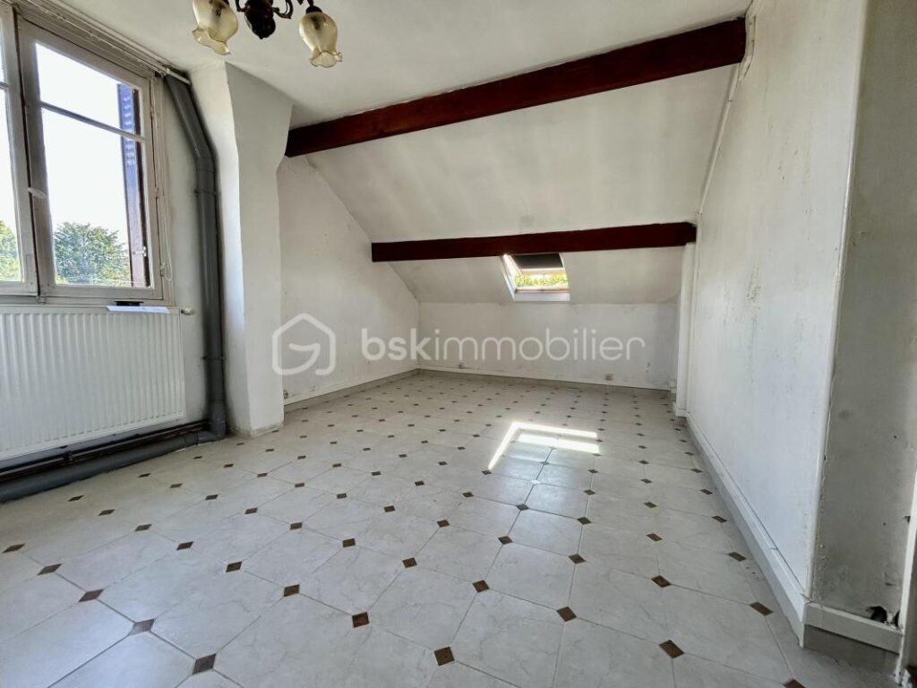 Maison 7 pièces de 170m² à CHARTRETTES (77590) – 7 pièces – 5 chambres – 170 m²