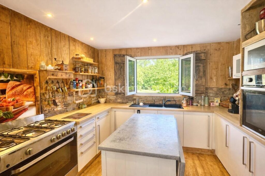 VENTE FAYENCE MAISON PLAIN-PIED 4 CHAMBRES PISCINE – 5 pièces – 4 chambres – 100 m²