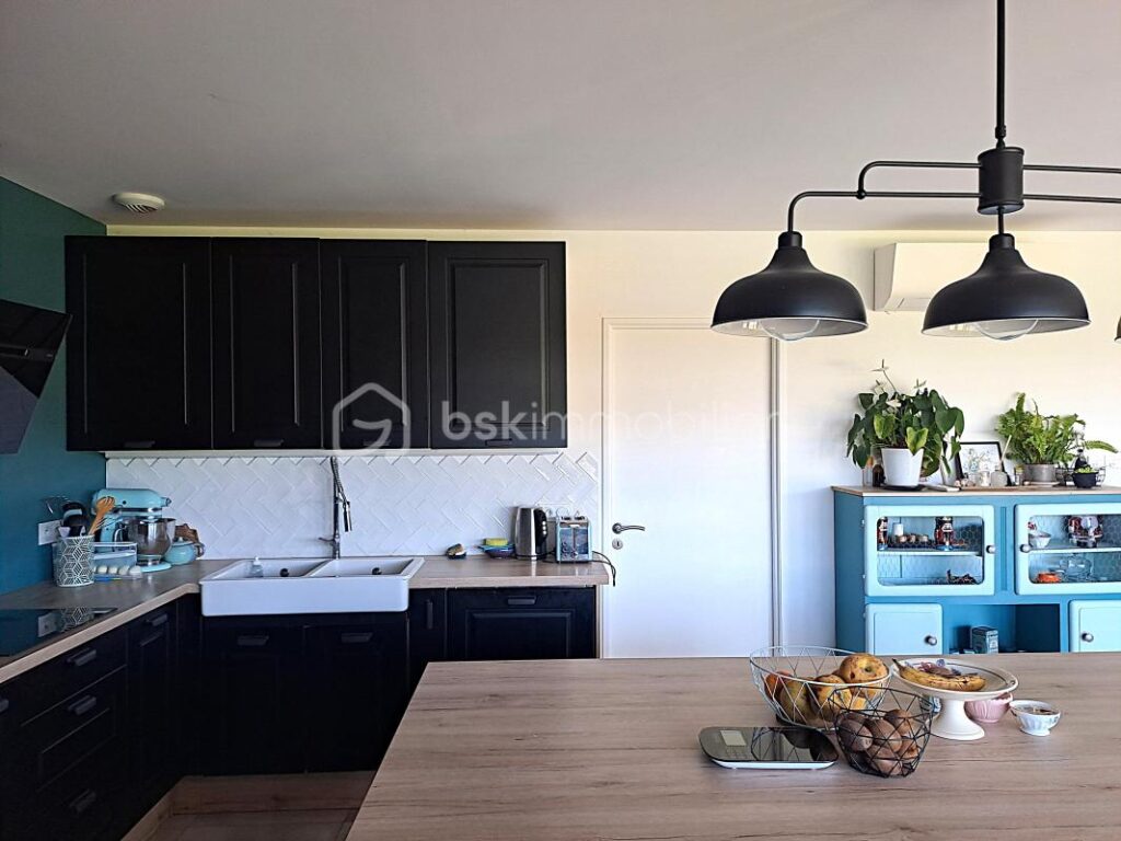 Maison en bois T6 sur 3580 m² – 6 pièces – 4 chambres – 136 m²