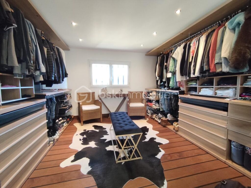 Villa d&rsquo;exception 270m², 2 appartements, piscine, vue – 7 pièces – 5 chambres – 264 m²