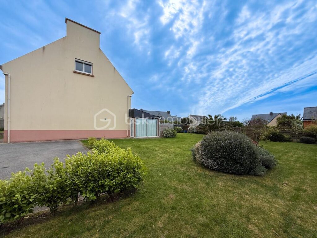 Maison familiale avec vue mer à moins de 400 mètres de la plage des trois moutons – 9 pièces – 5 chambres – 143 m²