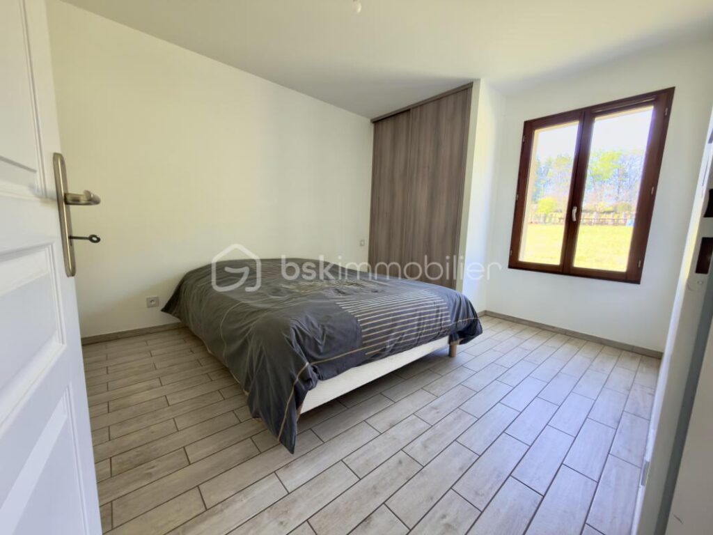 Maison contemporaine de plain-pied – Lumineuse – Grand terrain – 4 pièces – 3 chambres – 89 m²