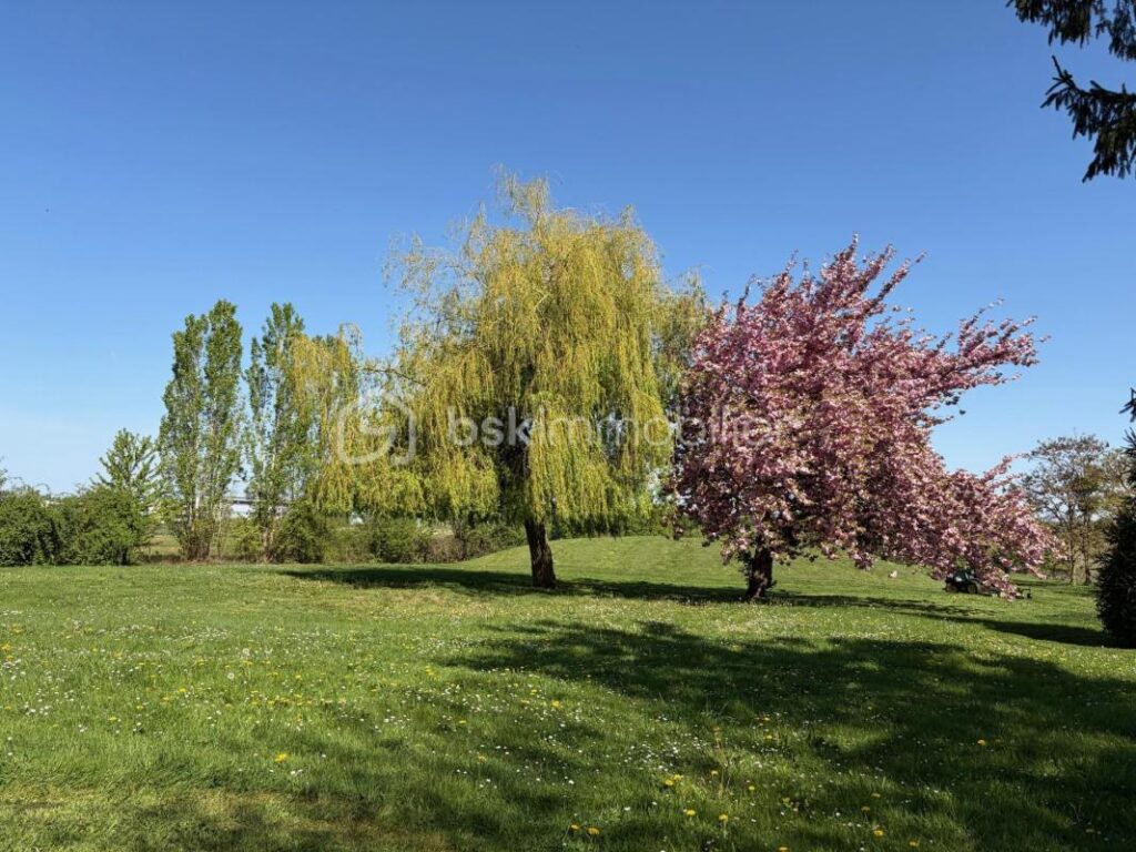 Résidence Bellevue/ F3 dernière étage / une place de parking/ et une cave – 3 pièces – 2 chambres – 61 m²