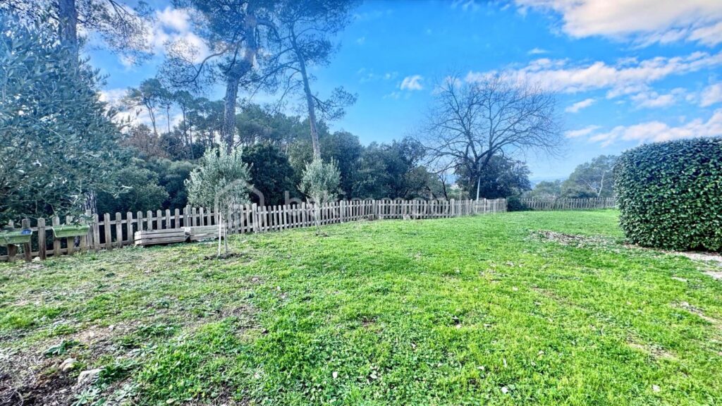 Achat d&rsquo;une Villa 137m² 5 pièces 4 chambres avec piscine à Brignoles secteur résidentiel – 5 pièces – 4 chambres – 131 m²