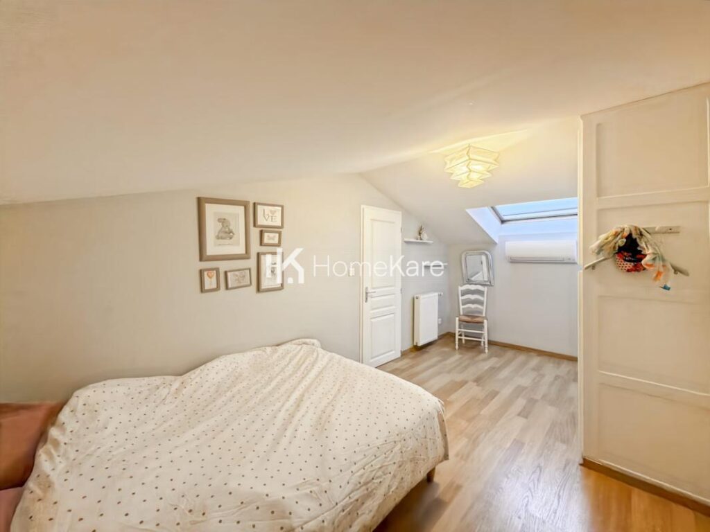 MAISON AVEC PISCINE ET VUE – 6 pièces – 5 chambres – 165 m²