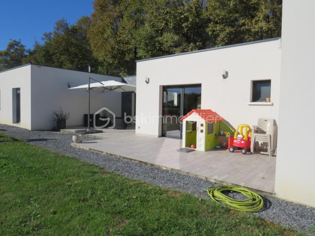 Maison plain-pied récente de 135 m² dans un cadre idyllique du Bas-Armagnac, RT 2012 sous garantie décennale – 4 pièces – 3 chambres – 135 m²