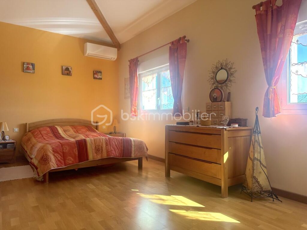 VILLA 7 PIÈCES – 200M2 – 7 pièces – 5 chambres – 200 m²