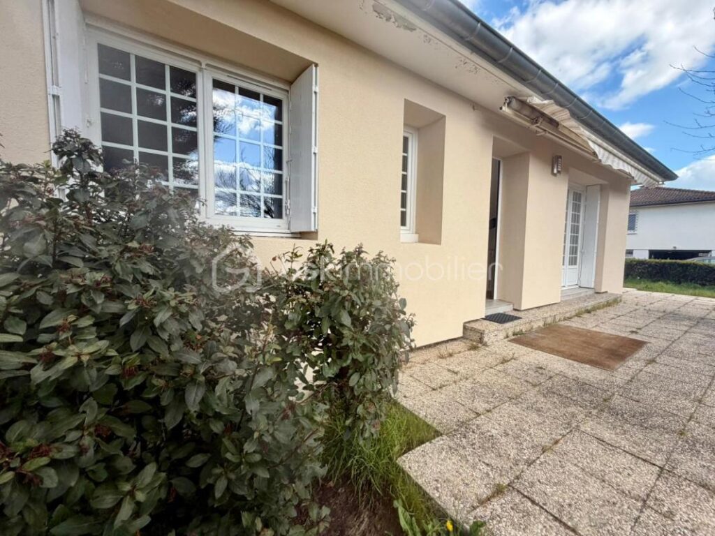 Maison 3 chambres – Vue dégagée sur la Côte Roannaise – Garage – Villerest (42) – 4 pièces – 3 chambres – 83 m²