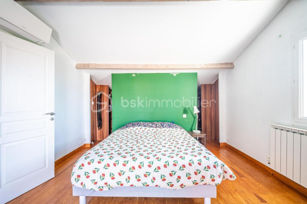 DPT VAR (83) – MAISON SPACIEUSE AVEC PISCINE et STUDIO – VUE MER – 8 pièces – 6 chambres – 172 m²