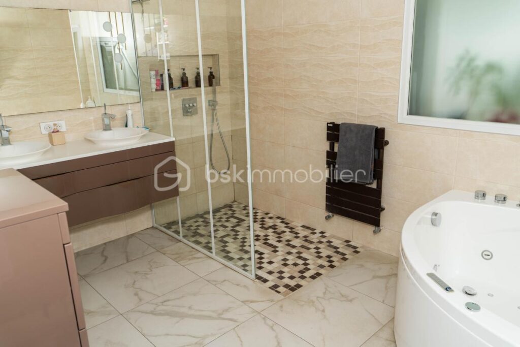 Maison 6 pièces – 4 chambres – Piscine – 6 pièces – 4 chambres – 129 m²