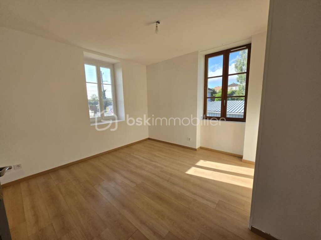 Magnifique Maison de village de 133m² à Saint Léger des Vignes – 6 pièces – 5 chambres – 133 m²