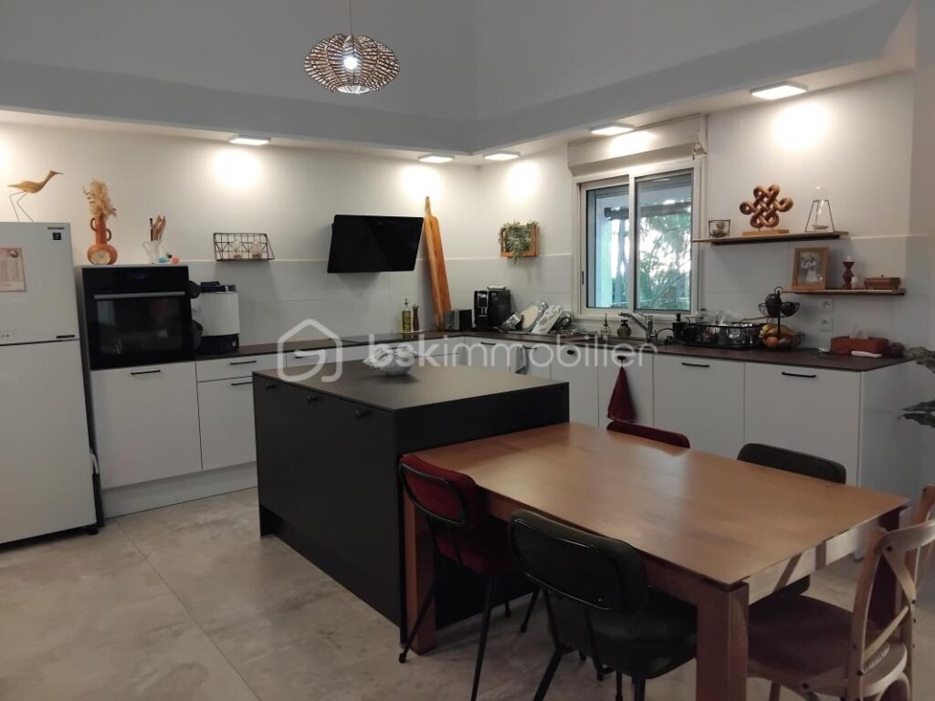 Villa d’architecte moderne de 295 m² : un véritable HAVRE DE PAIX dans le sud de la Réunion ! – 7 pièces – 5 chambres – 295 m²