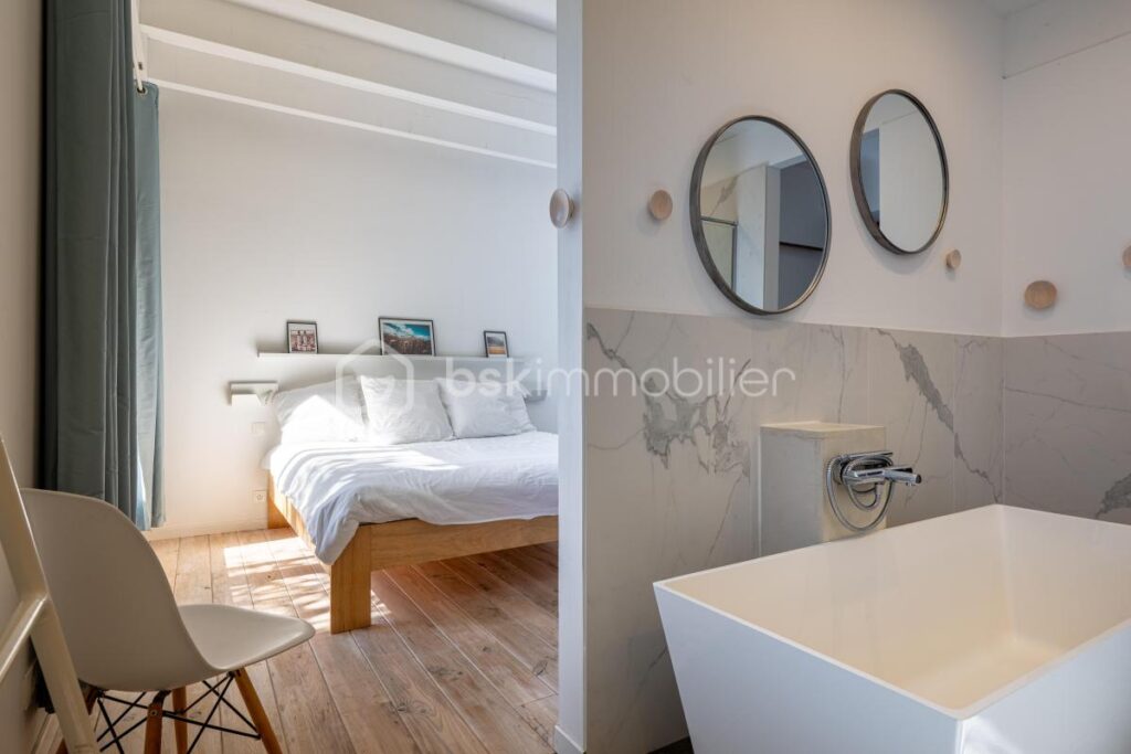 Maison d&rsquo;architecte 8 pièces 200m² Dngy-Saint-Clair – 8 pièces – 4 chambres – 185 m²