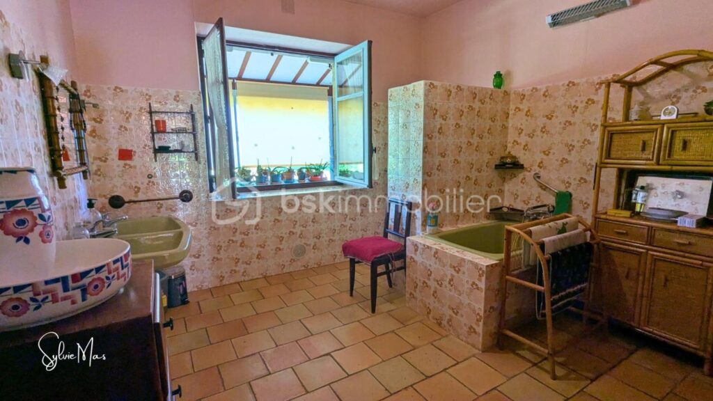 Ancienne grange en pierre sur 2,7 hectares avec vue dégagée au calme – 4 pièces – 3 chambres – 140 m²