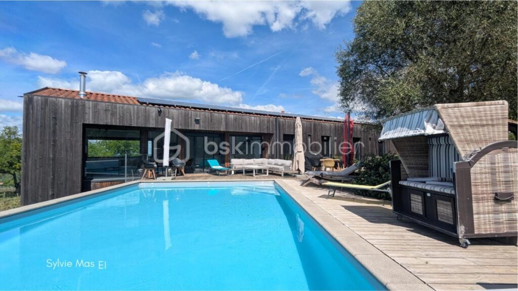 Propriété contemporaine avec vue panoramique – piscine – 7 pièces – 6 chambres – 204 m²