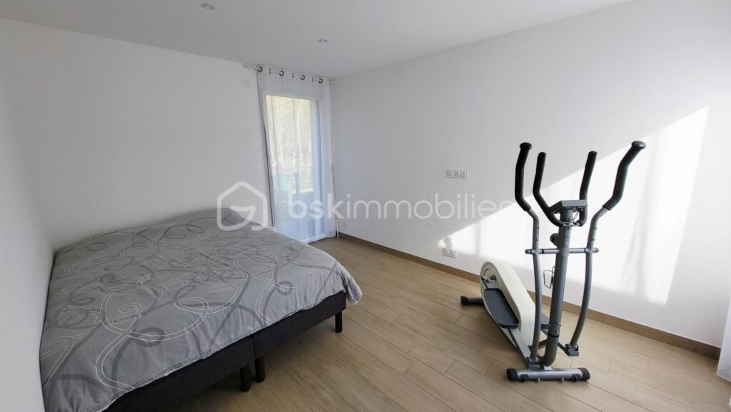 Maison plain pied tout confort – 6 pièces – 4 chambres – 156 m²