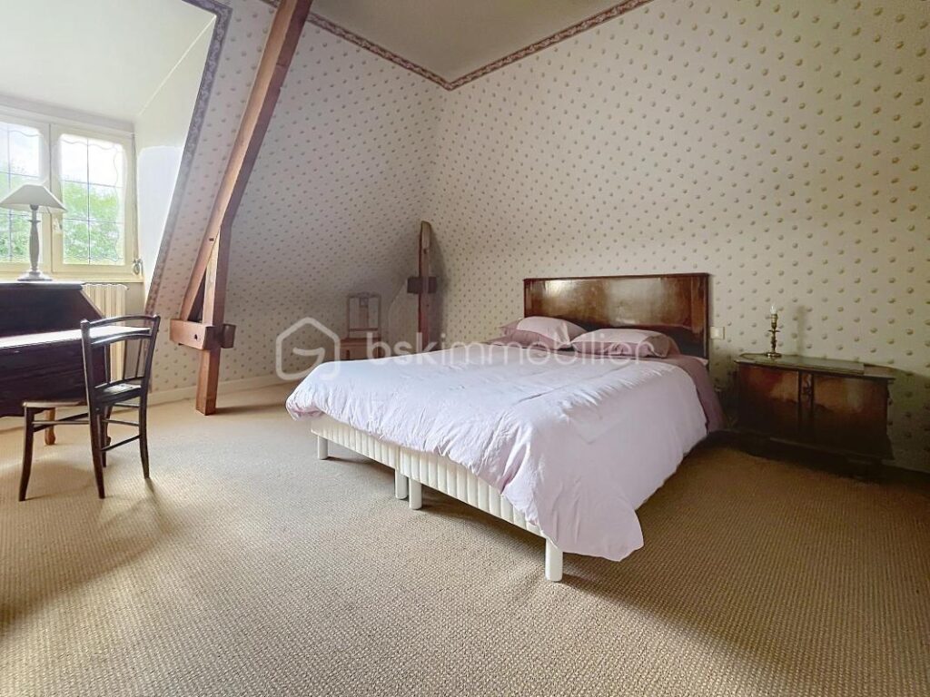 PAVILLON SUR SOUS SOL COMPLET – 8 pièces – 4 chambres – 178 m²