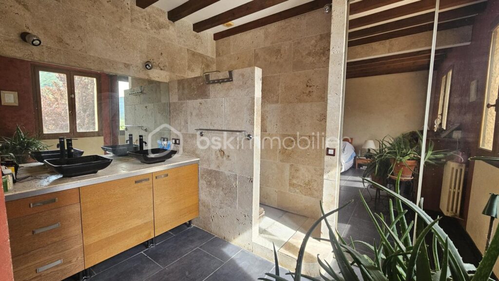 Maison 5 chambres 215 m² piscine et terrain – 6 pièces – 5 chambres – 215 m²
