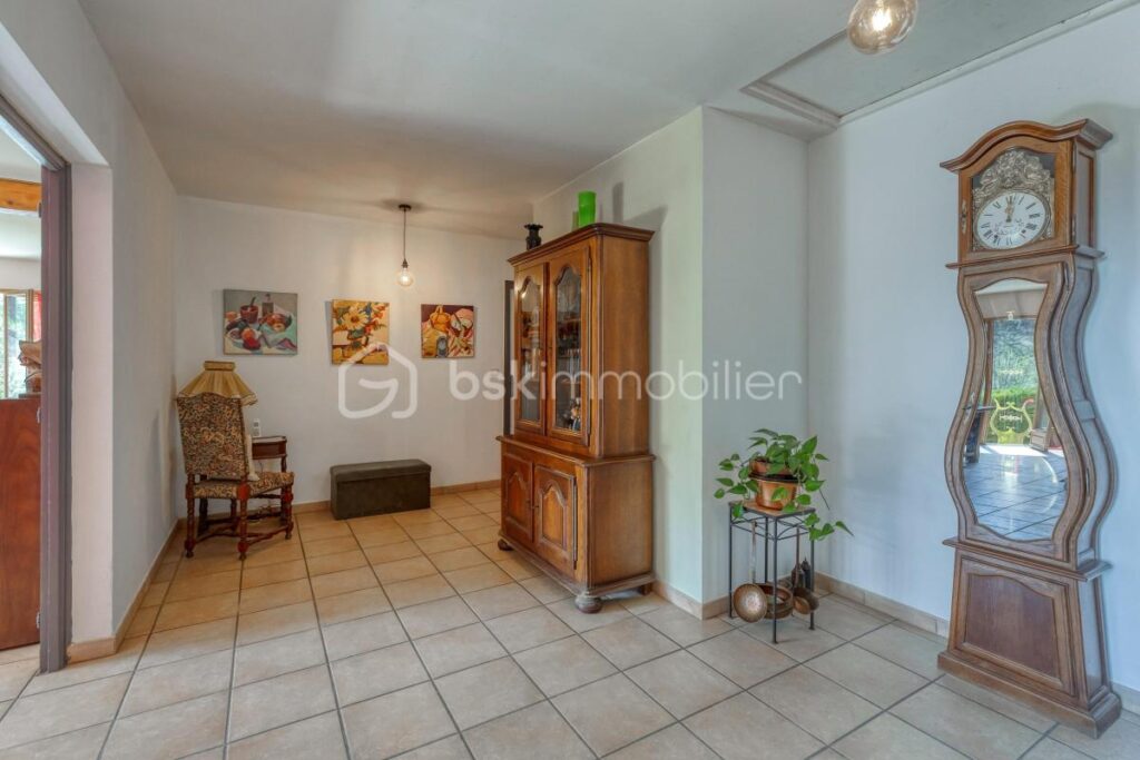 PRUNIERES 38350 – VILLA individuelle de PLAIN PIED de 124m² – 3 CHAMBRES, COMBLES à aménager. VUE EXCEPTIONNELLE, CADRE NATUREL privilégié – 5 pièces – 3 chambres – 124 m²