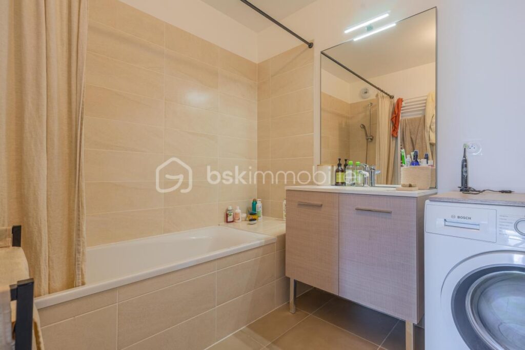 Superbe T3 récent (62m²) avec terrasse, vue montagnes, place de parking privative en sous-sol – Poisy (Brassilly) – 3 pièces – 2 chambres – 62 m²