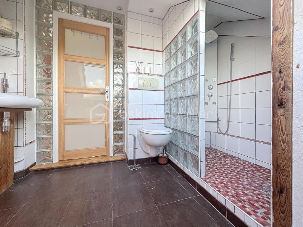 Charmante maison de ville sur 3 niveaux à fort potentiel!! – 5 pièces – 3 chambres – 116 m²