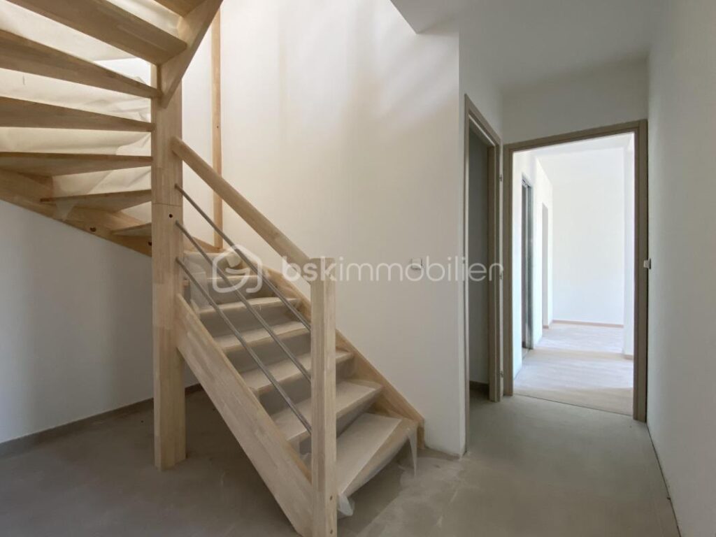 Magnifique maison 5 pièces sur 1088m2 de terrain à l&rsquo;entrée de Sillingy – 5 pièces – 4 chambres – 154 m²