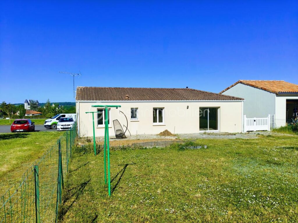 Pavillon plain-pied 3 chambres de 93m², garage, terrain 719m² – 4 pièces – 3 chambres – 92 m²