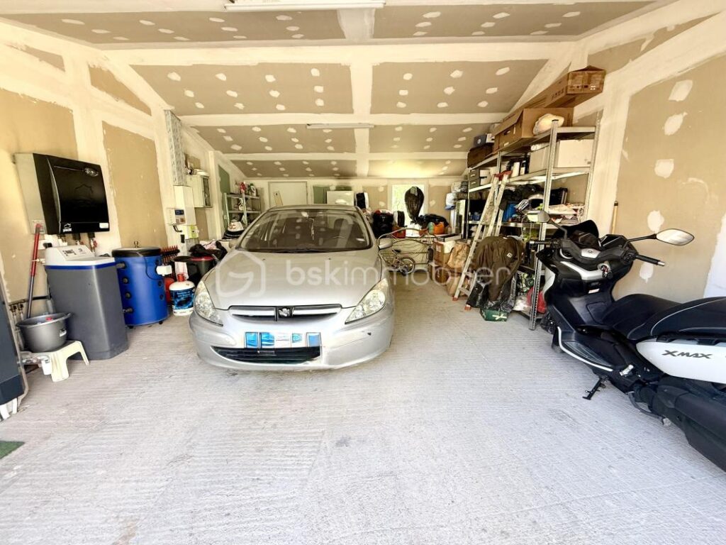 À VENDRE VILLA MODERNE 89M2 – 3 CHAMBRES + GARAGE – SUR 750 M2 DE TERRAIN À GRÉOUX LES BAINS – 4 pièces – 3 chambres – 88 m²