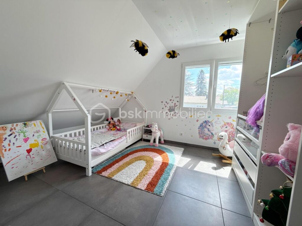 Maison contemporaine 2015 – 140m2 – 5,12 ares de terrain – 5 pièces – 4 chambres – 140 m²