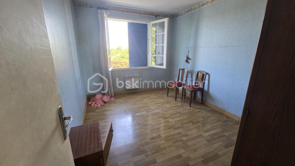 Maison de plain-pied à rénover – 3 chambres – Vue dégagée campagne – 5 pièces – 3 chambres – 90 m²