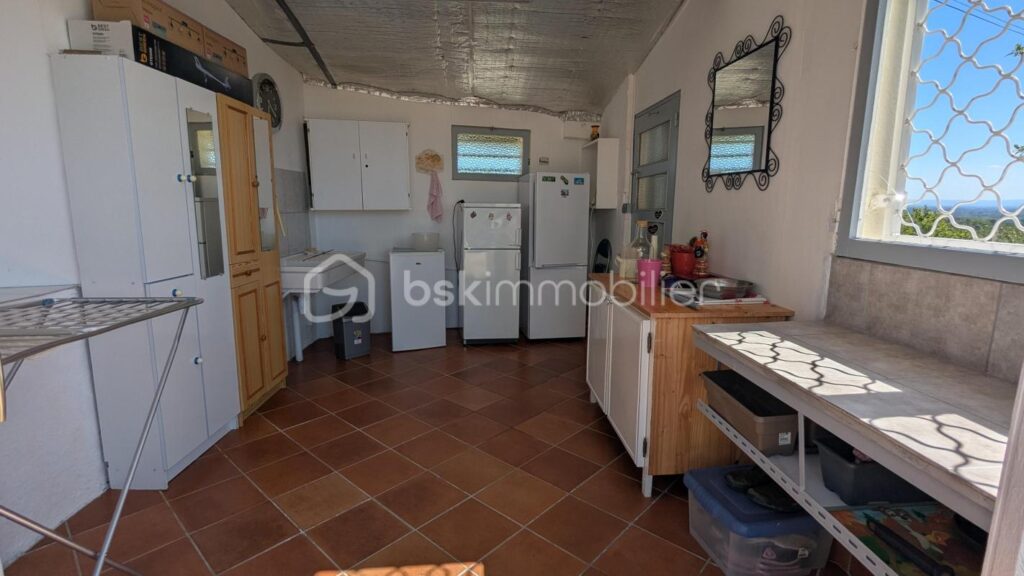 FERME RENOVEE AVEC 1Ha – 4 pièces – 3 chambres – 150 m²