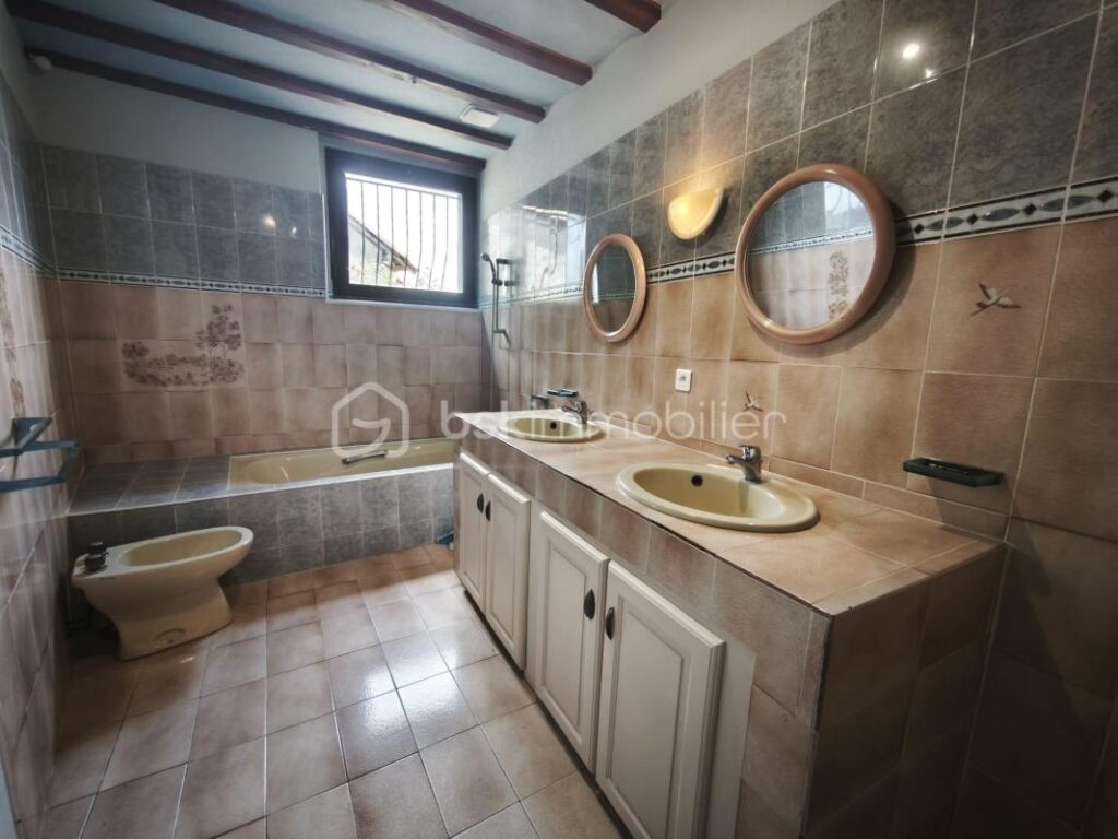Charmant corps de ferme rénové – 6 pièces – 5 chambres – 205 m²