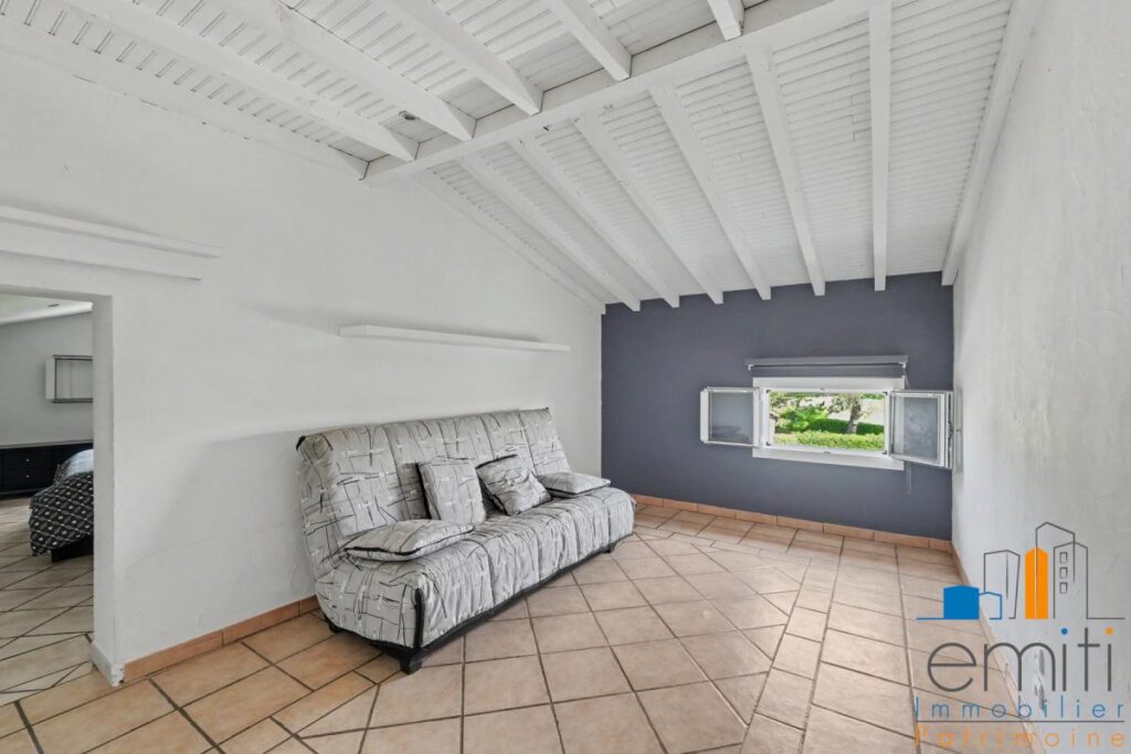 Maison – 6 pièces – 4 chambres – 186 m²