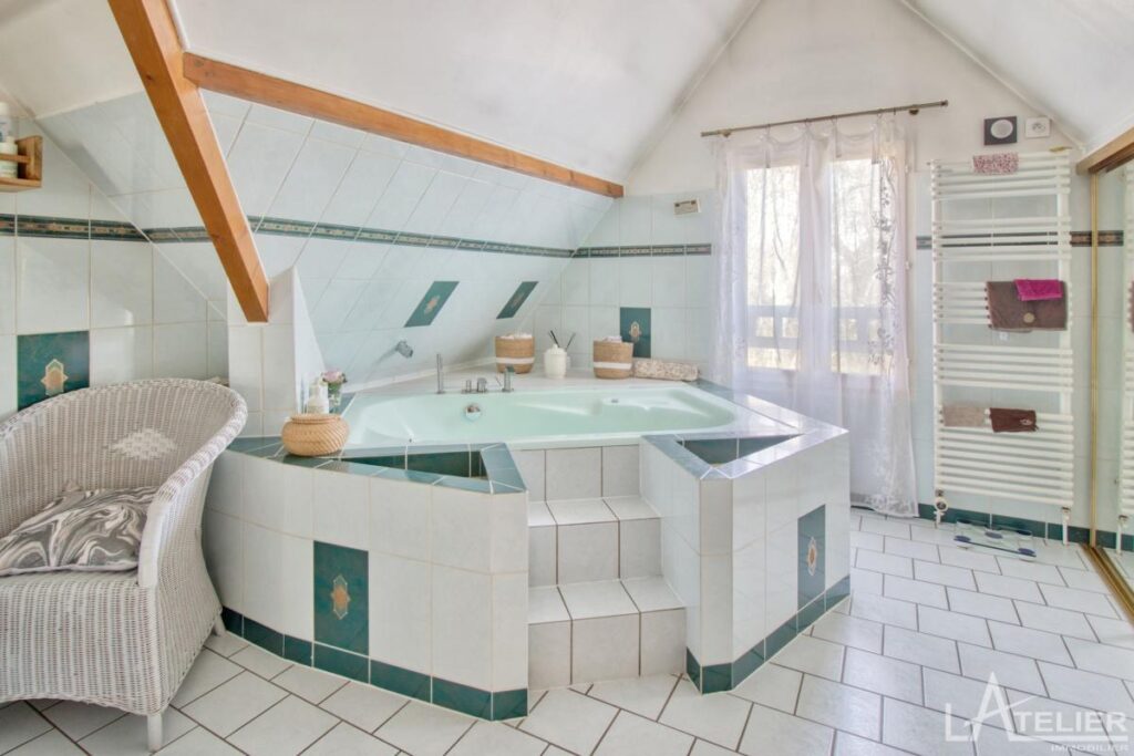 Maison familiale en lisière de forêt – 200m² de calme absolu – 7 pièces – 4 chambres – 211 m²