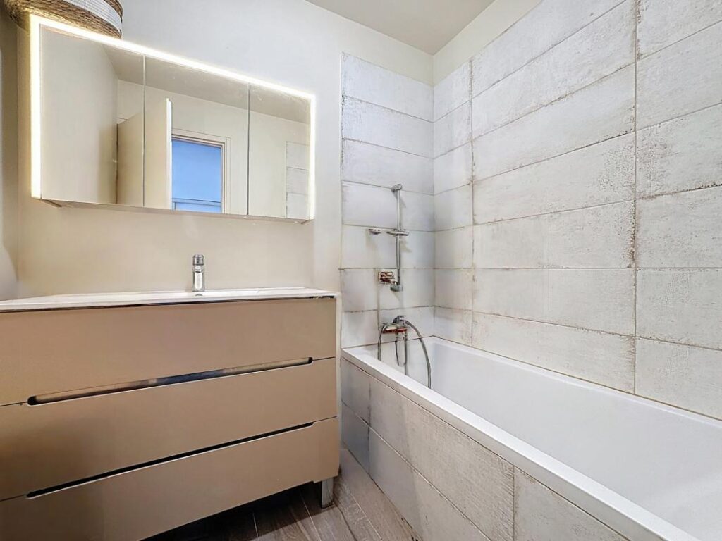 T4/5 Pointe Rouge VUE MER EXCEPTIONNELLE avec GrandeTerrasse – 6 pièces – 3 chambres – 155 m²