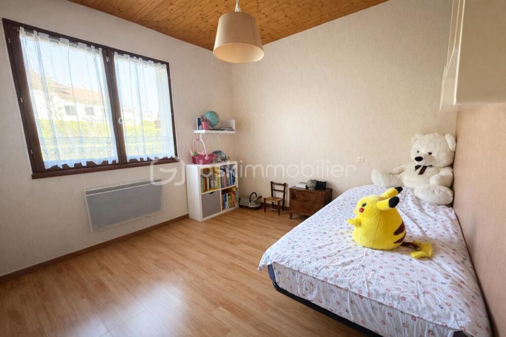 Maison familiale 183 m² avec piscine, grand terrain et vue nature – Rovon à proximité immédiate de Vinay – 6 pièces – 4 chambres – 183 m²